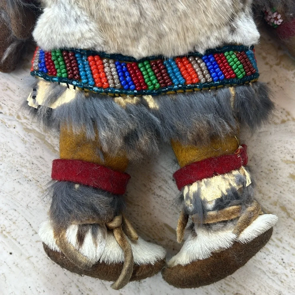 Vintage Handmade Inuit Style Fur & Beaded Doll Collectible Folk Art (FRAGILE) - Picture 8 of 13